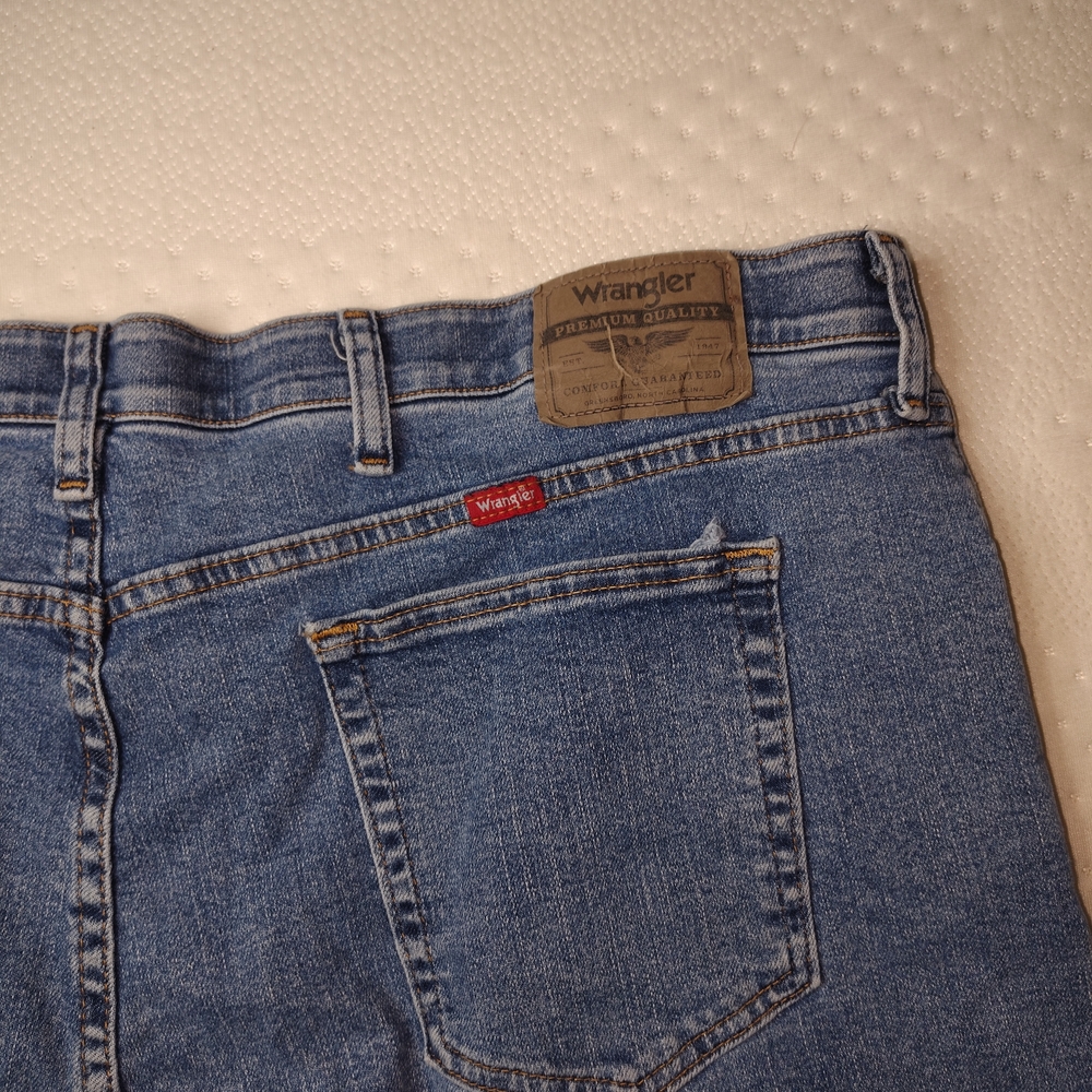 Wrangler Men's Relaxed Fit Denim Jeans - Picture 8 of 10